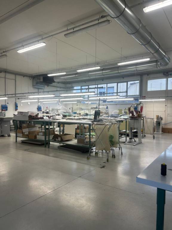 locale commerciale in vendita a Scandicci