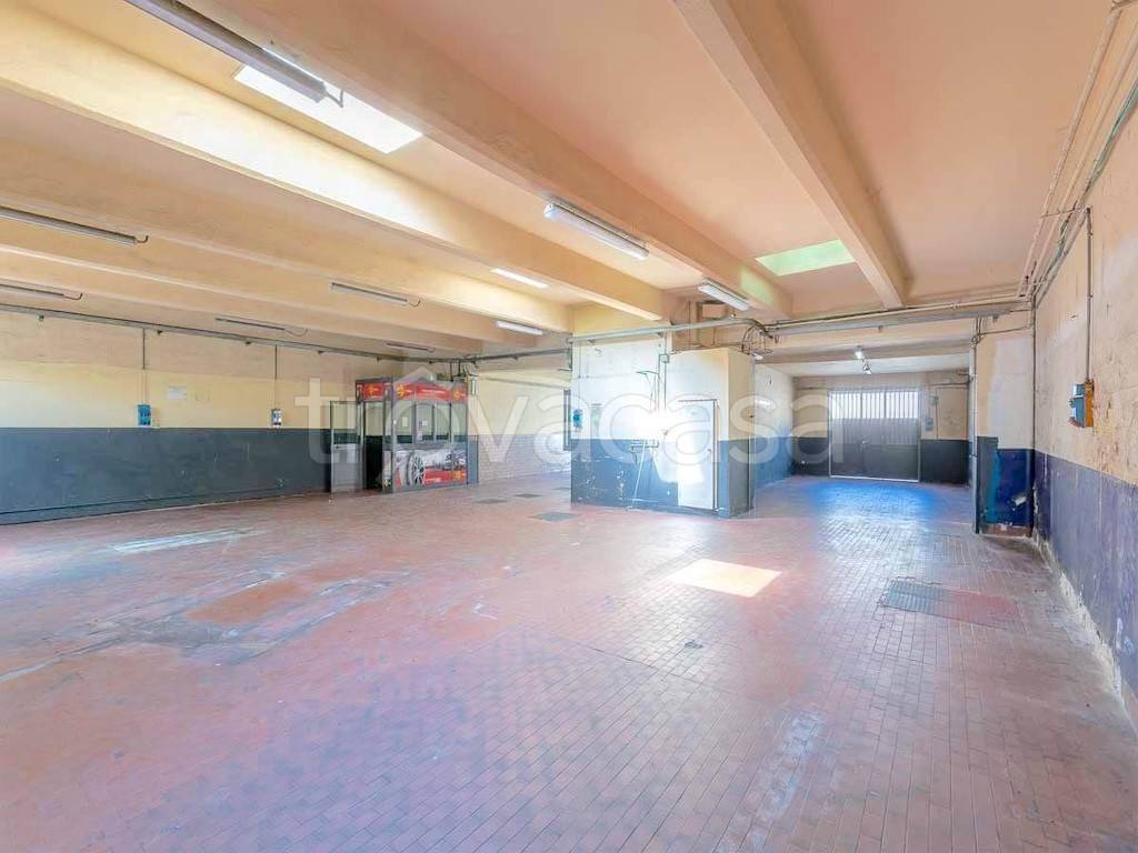 negozio in vendita a Scandicci in zona Casellina