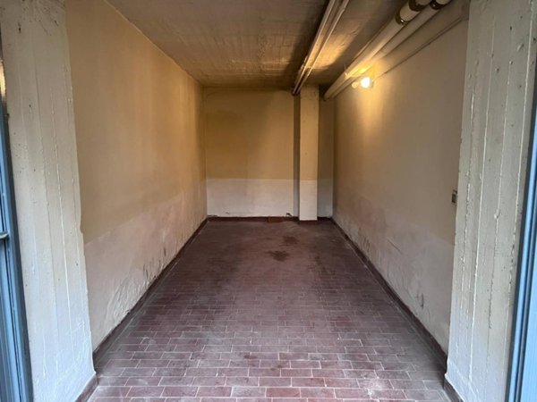 locale di sgombero in vendita a Scandicci