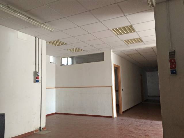 locale commerciale in vendita a Scandicci