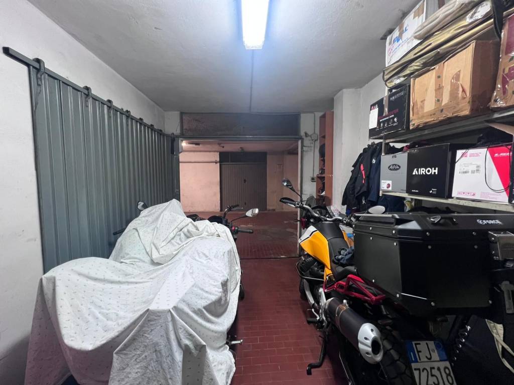 negozio in vendita a Scandicci in zona Casellina