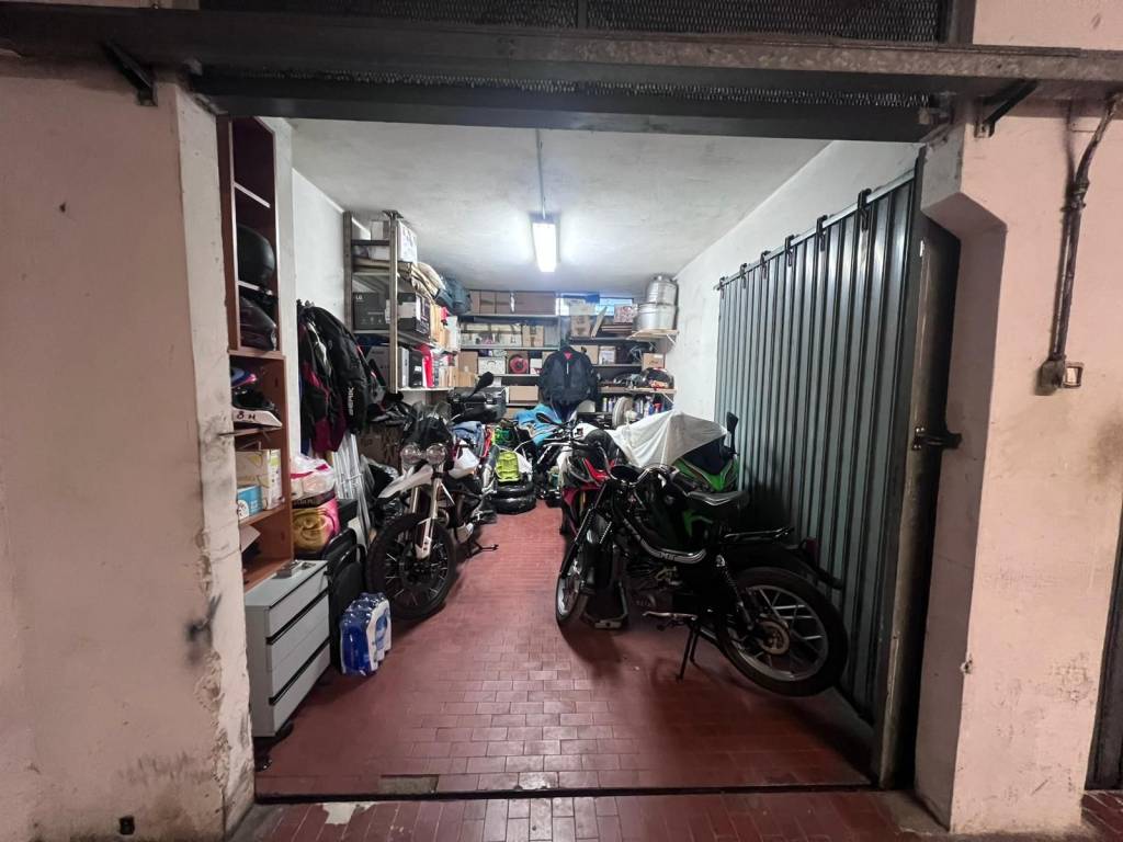 negozio in vendita a Scandicci in zona Casellina
