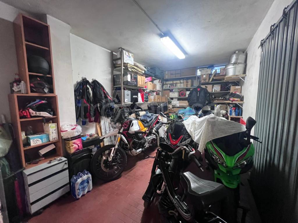 negozio in vendita a Scandicci