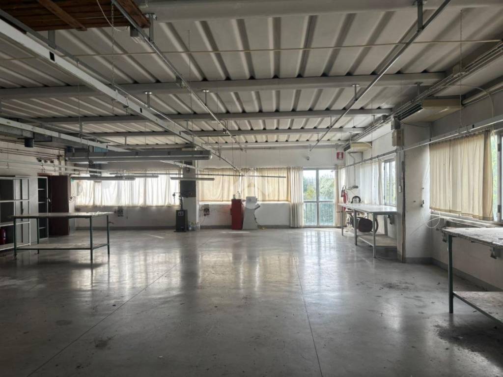 locale commerciale in vendita a Scandicci