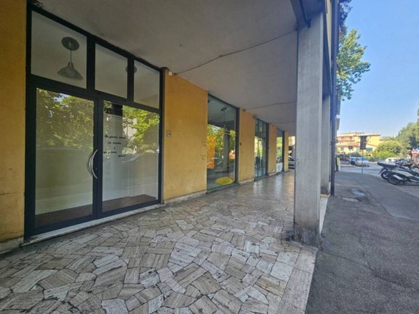 negozio in vendita a Scandicci in zona San Giusto