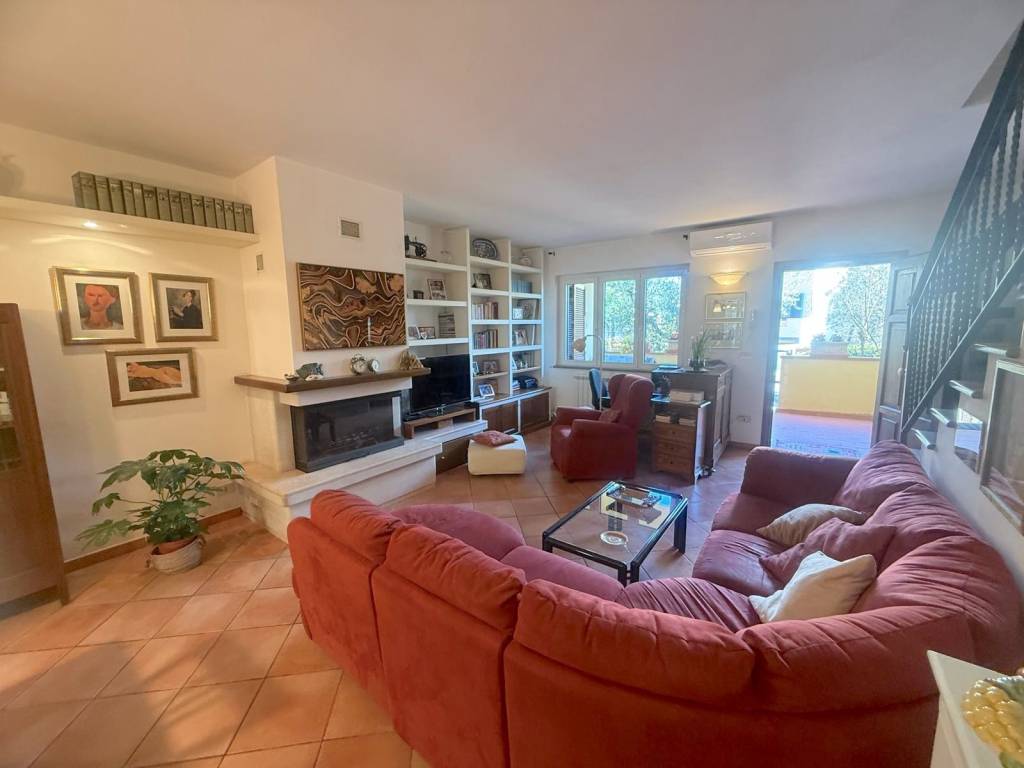 casa indipendente in vendita a Scandicci in zona San Vincenzo a Torri