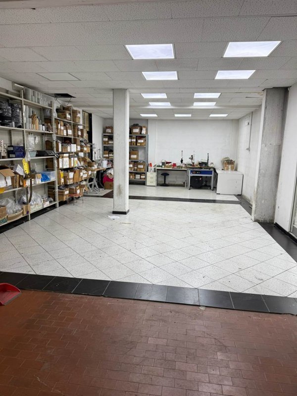 ufficio in vendita a Scandicci in zona Casellina