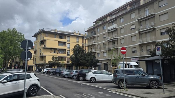 locale commerciale in vendita a Scandicci