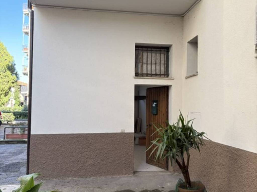negozio in vendita a Scandicci in zona Casellina