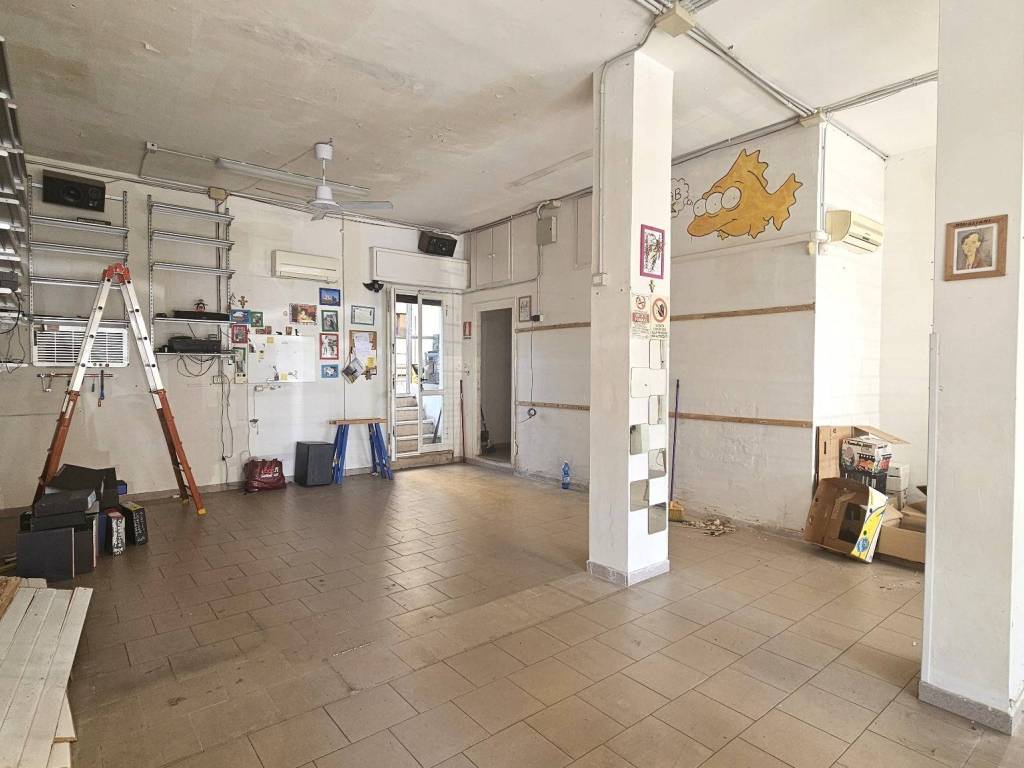 negozio in vendita a Scandicci in zona San Giusto