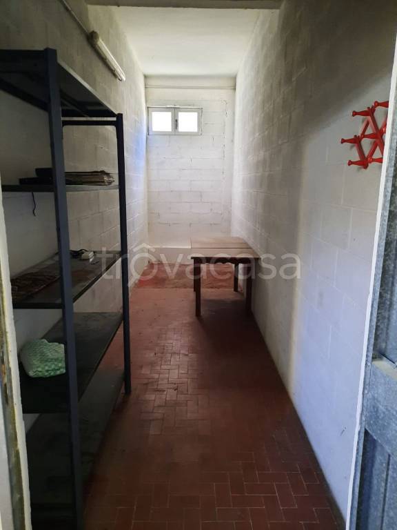 locale di sgombero in vendita a Scandicci in zona Casellina