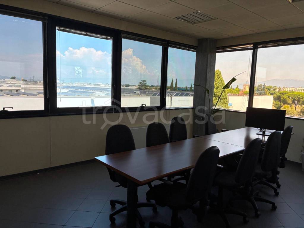 ufficio in vendita a Scandicci in zona Casellina