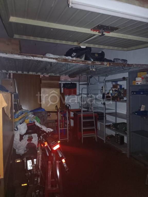 box auto in vendita a Scandicci in zona Casellina