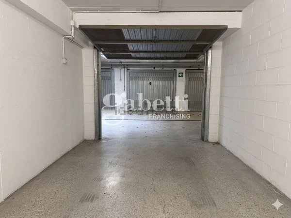 box auto in vendita a Scandicci in zona Casellina
