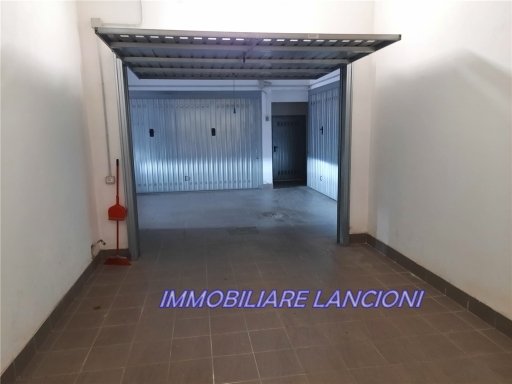 box auto in vendita a Scandicci in zona Casellina
