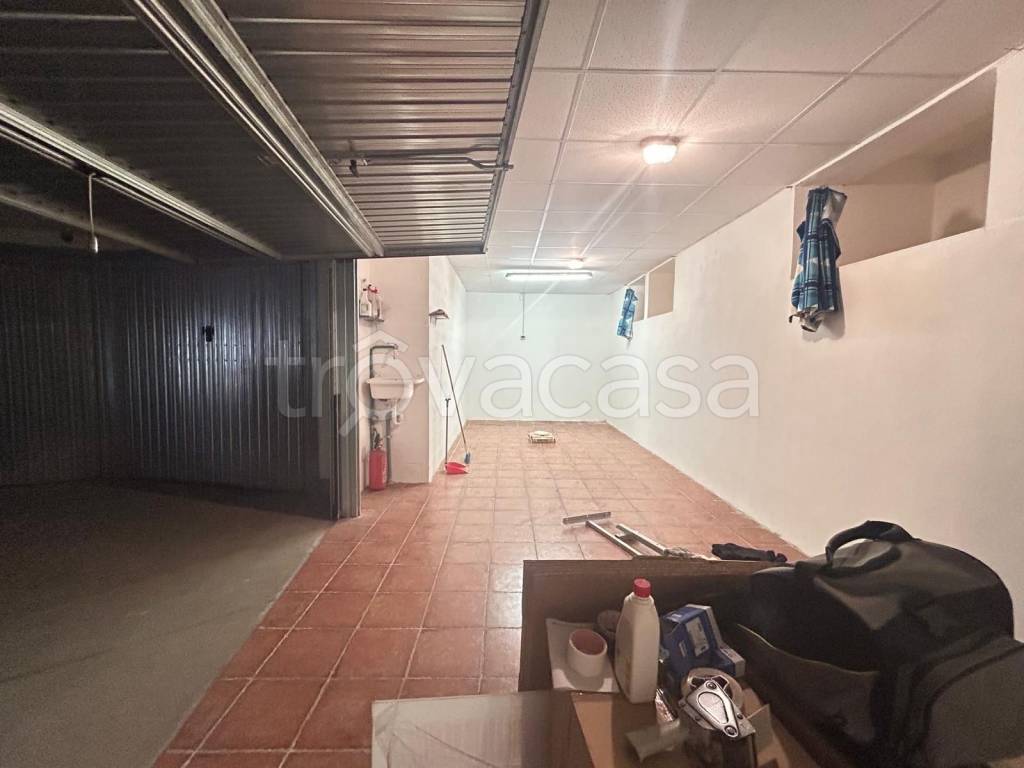 box auto in vendita a Scandicci in zona Casellina