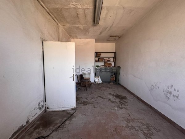 locale di sgombero in vendita a Scandicci in zona Badia a Settimo