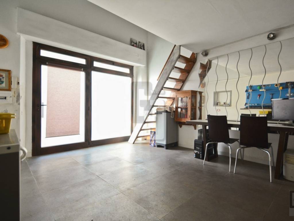 locale commerciale in vendita a Sesto Fiorentino