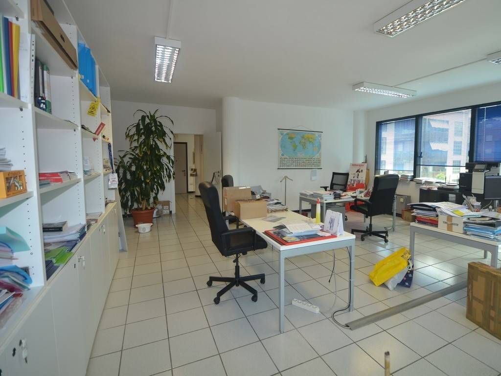 ufficio in vendita a Sesto Fiorentino in zona Quinto