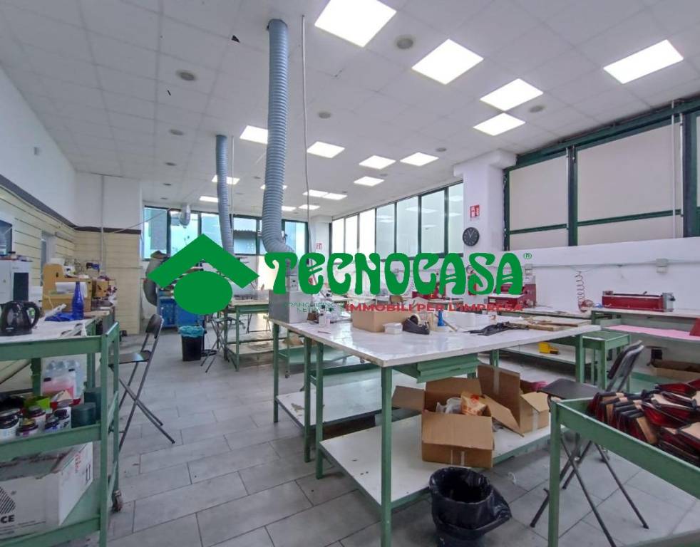 locale commerciale in vendita a Sesto Fiorentino in zona Osmannoro