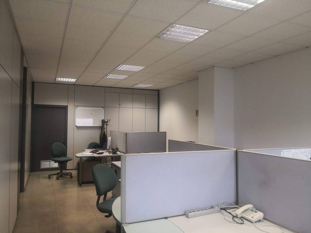 ufficio in vendita a Sesto Fiorentino in zona Osmannoro