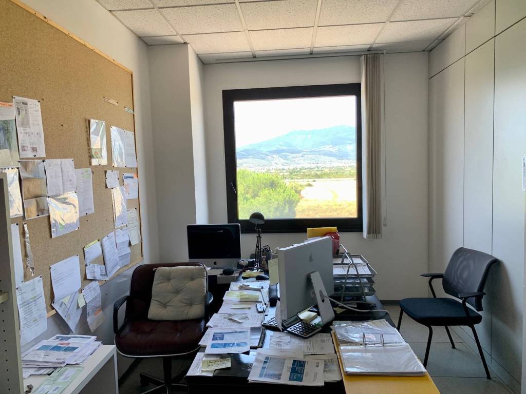 ufficio in vendita a Sesto Fiorentino in zona Osmannoro