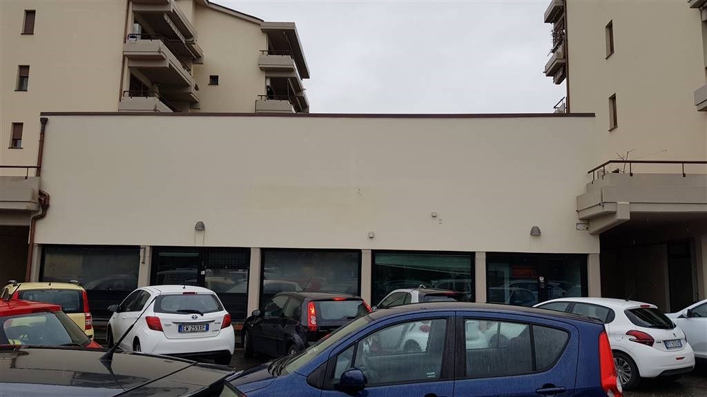 locale commerciale in vendita a Sesto Fiorentino