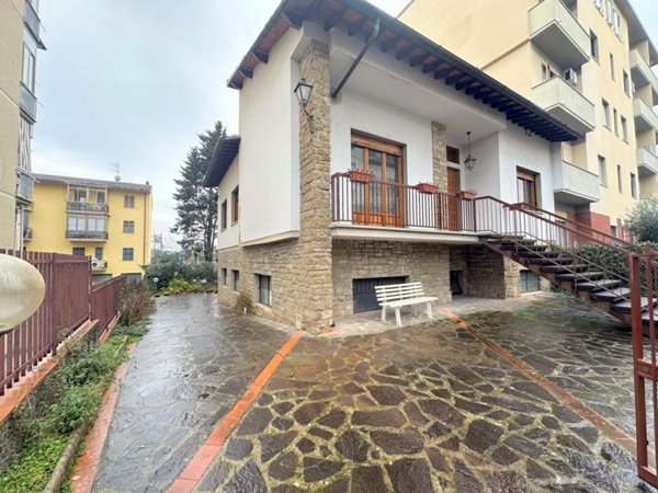 casa indipendente in vendita a Sesto Fiorentino in zona Quinto