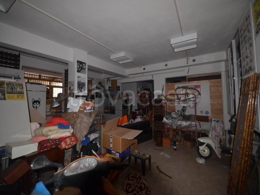 locale commerciale in vendita a Sesto Fiorentino