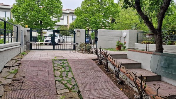 casa indipendente in vendita a Sesto Fiorentino