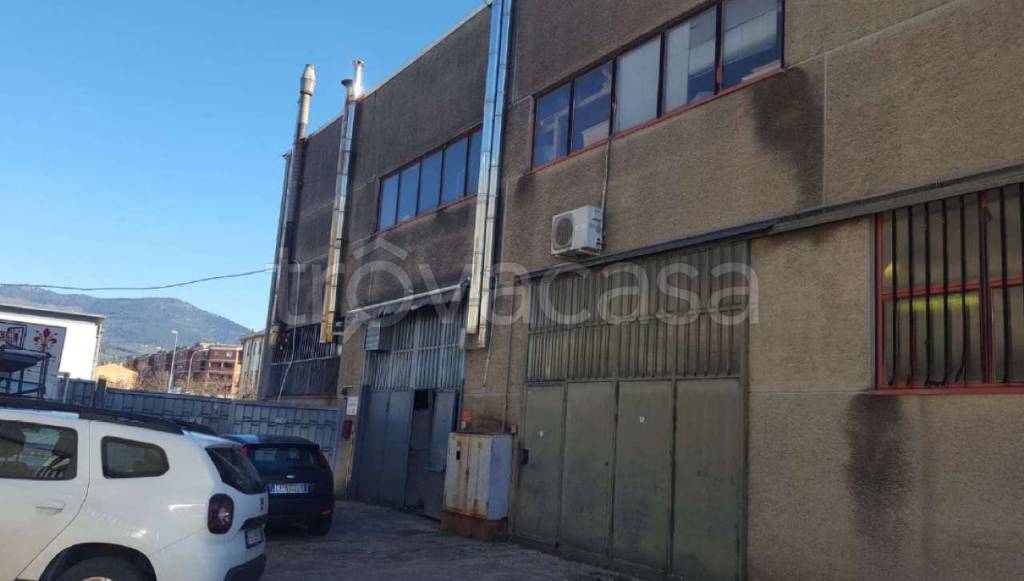 locale commerciale in vendita a Sesto Fiorentino