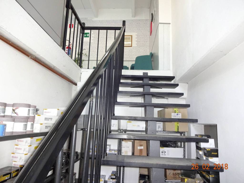 locale commerciale in vendita a Sesto Fiorentino