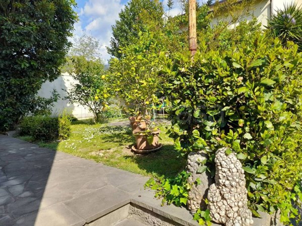 casa indipendente in vendita a Sesto Fiorentino in zona Colonnata