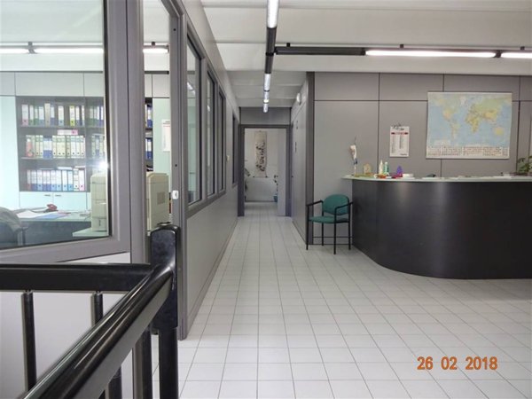 locale di sgombero in vendita a Sesto Fiorentino in zona Zambra