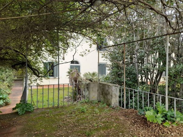 casa indipendente in vendita a Sesto Fiorentino in zona Quinto