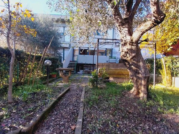 casa indipendente in vendita a Sesto Fiorentino