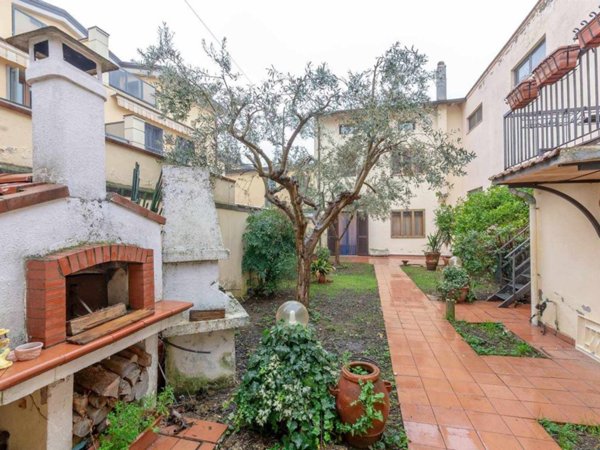casa indipendente in vendita a Sesto Fiorentino