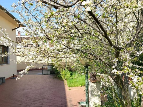 casa indipendente in vendita a Sesto Fiorentino in zona Zambra