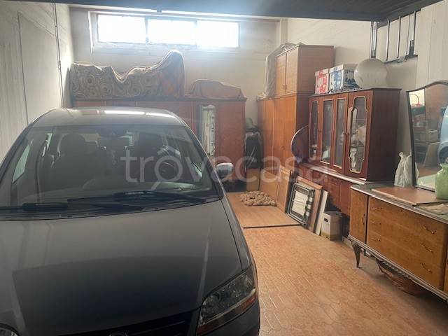 locale di sgombero in vendita a Sesto Fiorentino