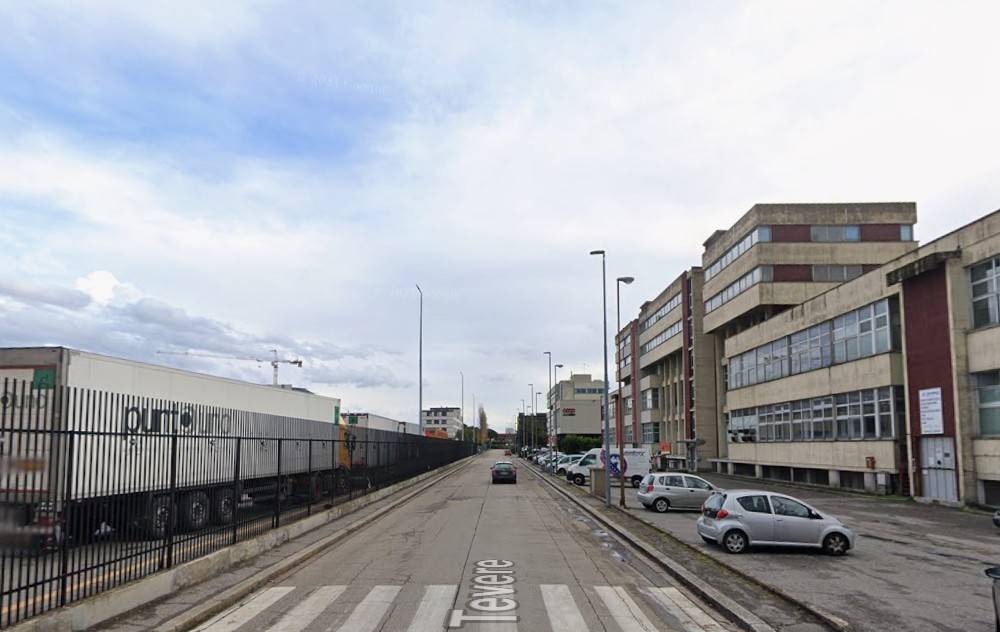 ufficio in vendita a Sesto Fiorentino in zona Osmannoro