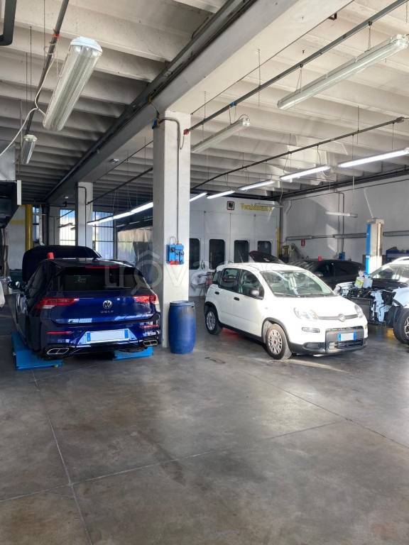 locale commerciale in vendita a Sesto Fiorentino