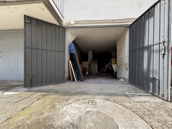 negozio in vendita a Sesto Fiorentino in zona Quinto