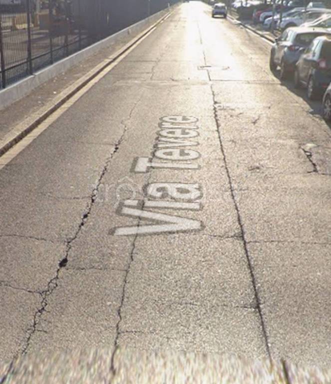 ufficio in vendita a Sesto Fiorentino in zona Osmannoro