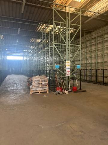 locale commerciale in vendita a Sesto Fiorentino in zona Osmannoro