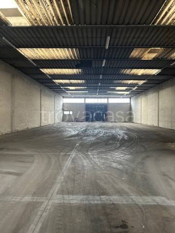 locale commerciale in vendita a Sesto Fiorentino in zona Osmannoro