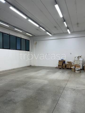 locale commerciale in vendita a Sesto Fiorentino in zona Osmannoro