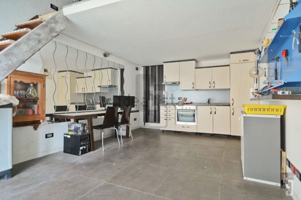 locale di sgombero in vendita a Sesto Fiorentino in zona Colonnata