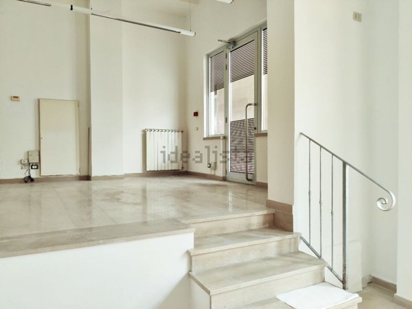 locale commerciale in vendita a Sesto Fiorentino