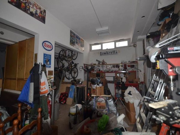 locale di sgombero in vendita a Sesto Fiorentino in zona Padule
