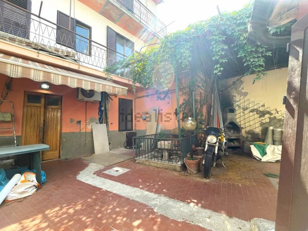 casa indipendente in vendita a Sesto Fiorentino in zona Zambra